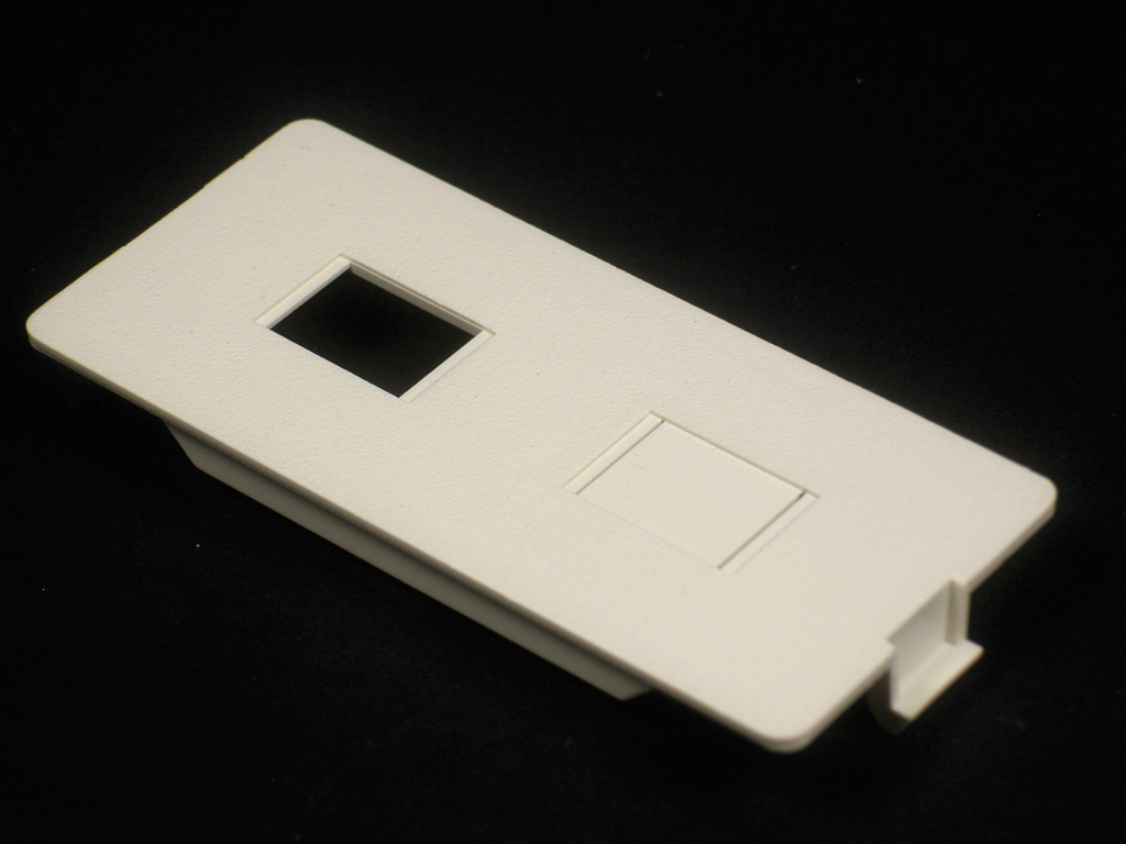 5500 Dual RJ11/RJ45 Connector Faceplate Fitting