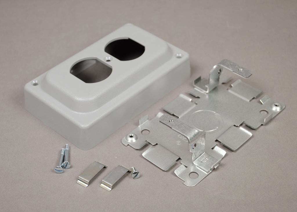1500/2600 Series Overfloor Raceway Duplex Receptacle Box