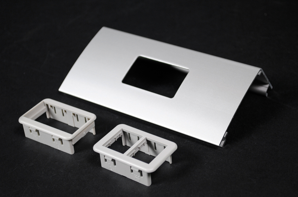 ALDS4000 Single Channel 2A Mini Adapter Device Plate Fitting