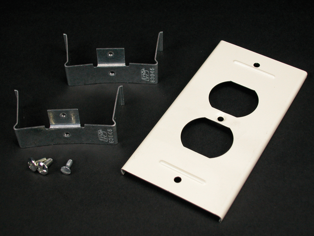3000 Duplex Receptacle Cover