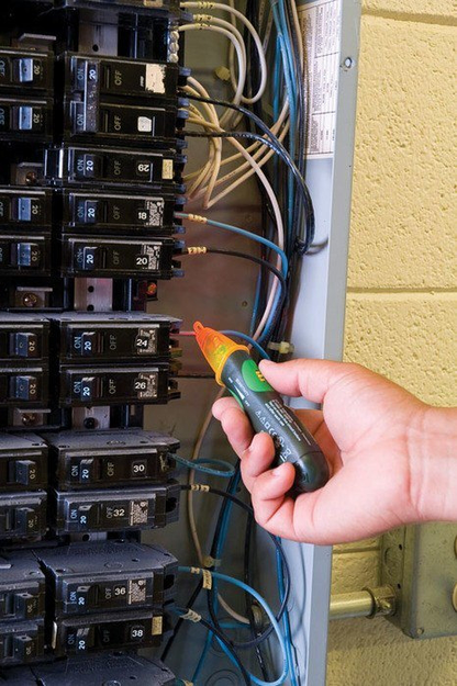 Adjustable Voltage Detector