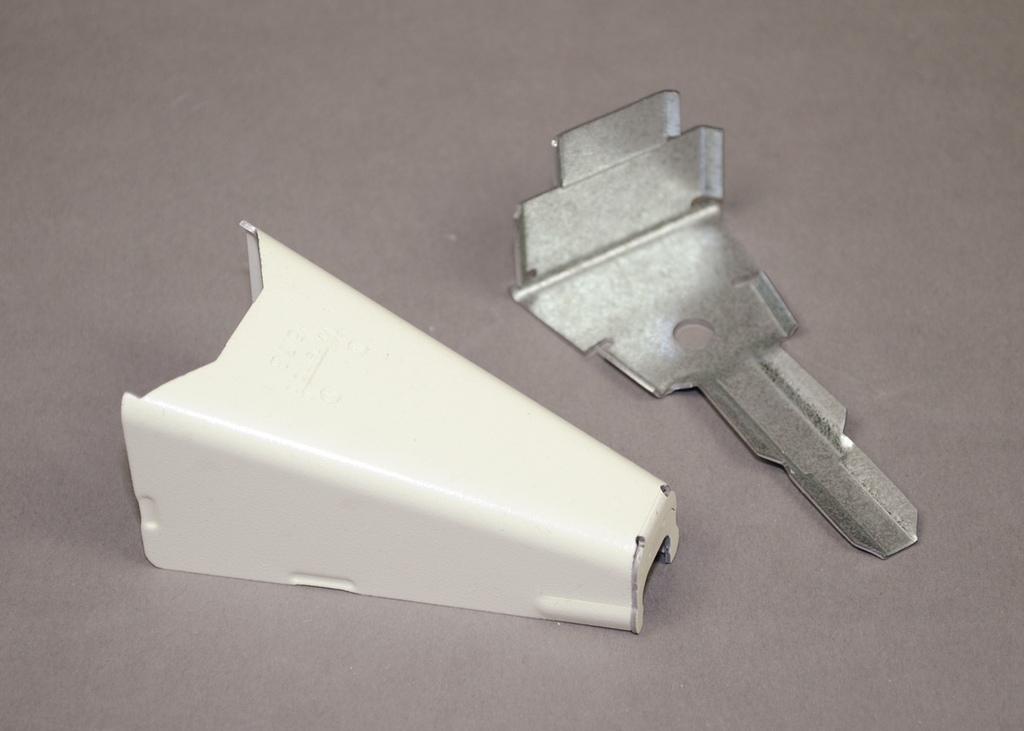 1500 Series Overfloor Raceway Adapter Fitting