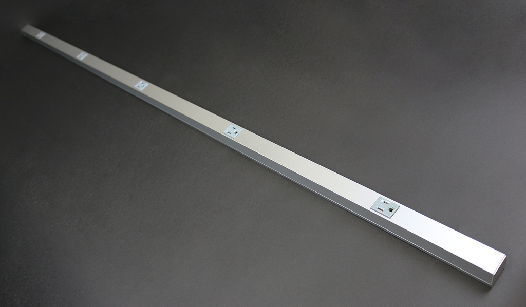 AL20GB512 Aluminum Plugmold® Multioutlet Strip