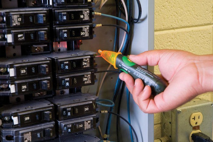 Adjustable Voltage Detector