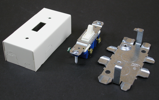 500/700 15A, 125V Single Pole Switch and Box Fitting