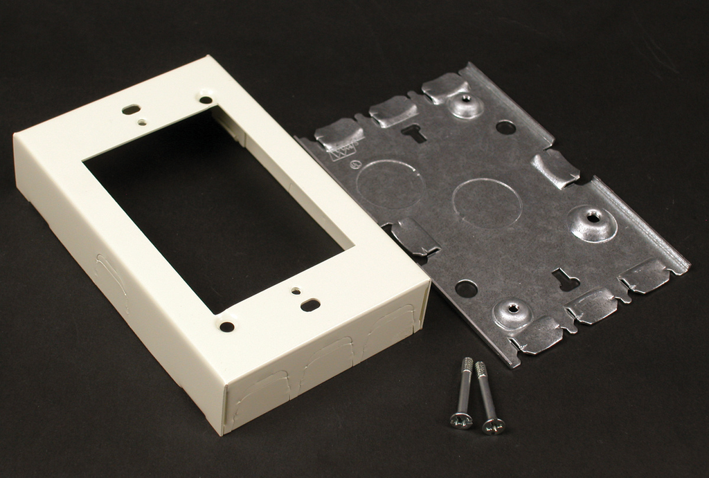 500/700 Shallow Switch and Receptacle Box Fitting