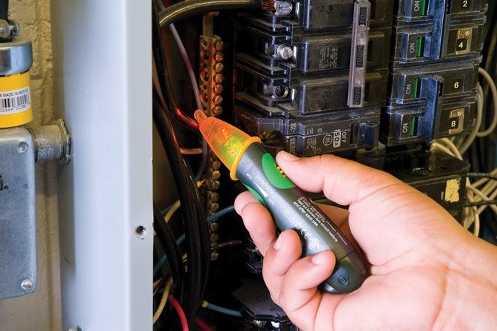 Adjustable Voltage Detector