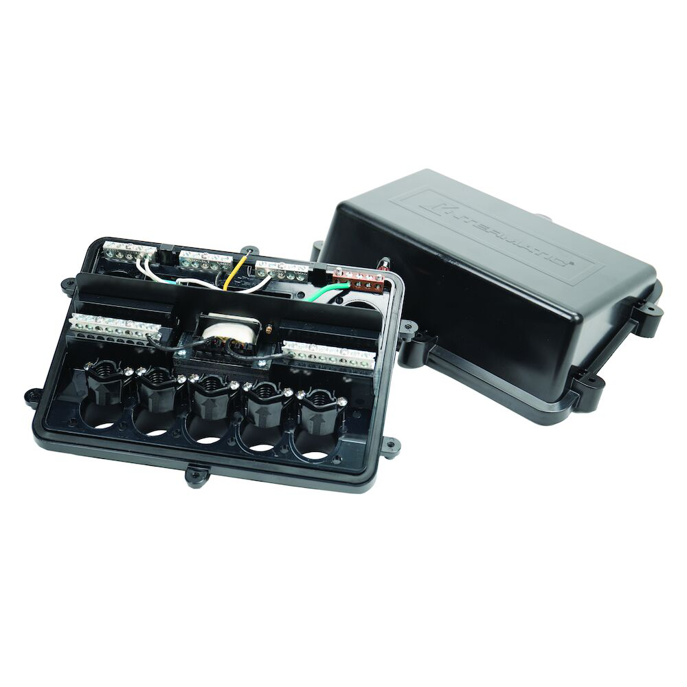 5 Light Connection Pool and Spa Junction Box with 100 W Transformer