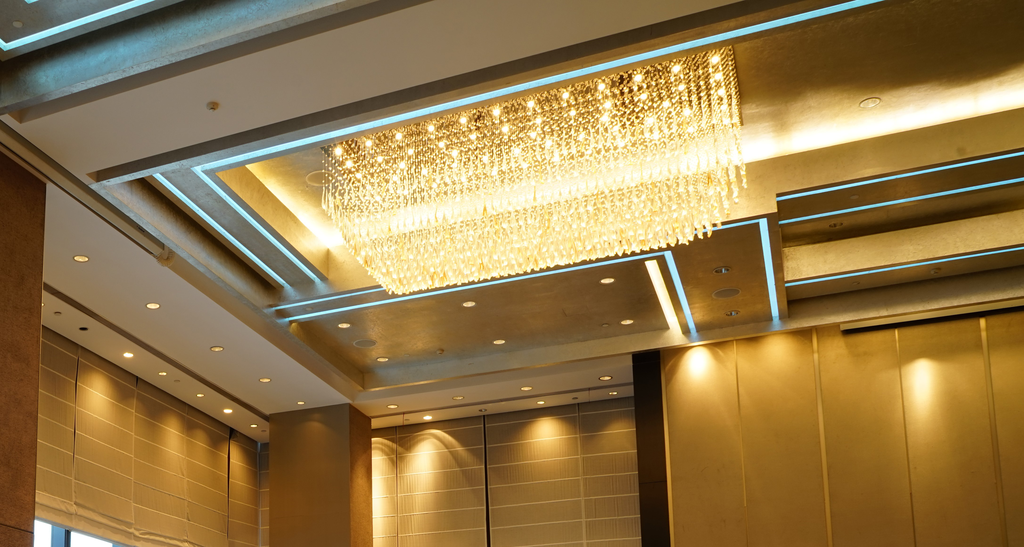 5 Watt; JCD LED; Clear; 3000K; G9 Base; 120 Volt