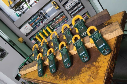 AC/DC True RMS Clamp Meter, 600V, 600A
