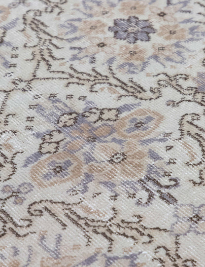 Vintage Turkish Hand-Knotted Wool Rug No. 596, 3'11" x 7'1"