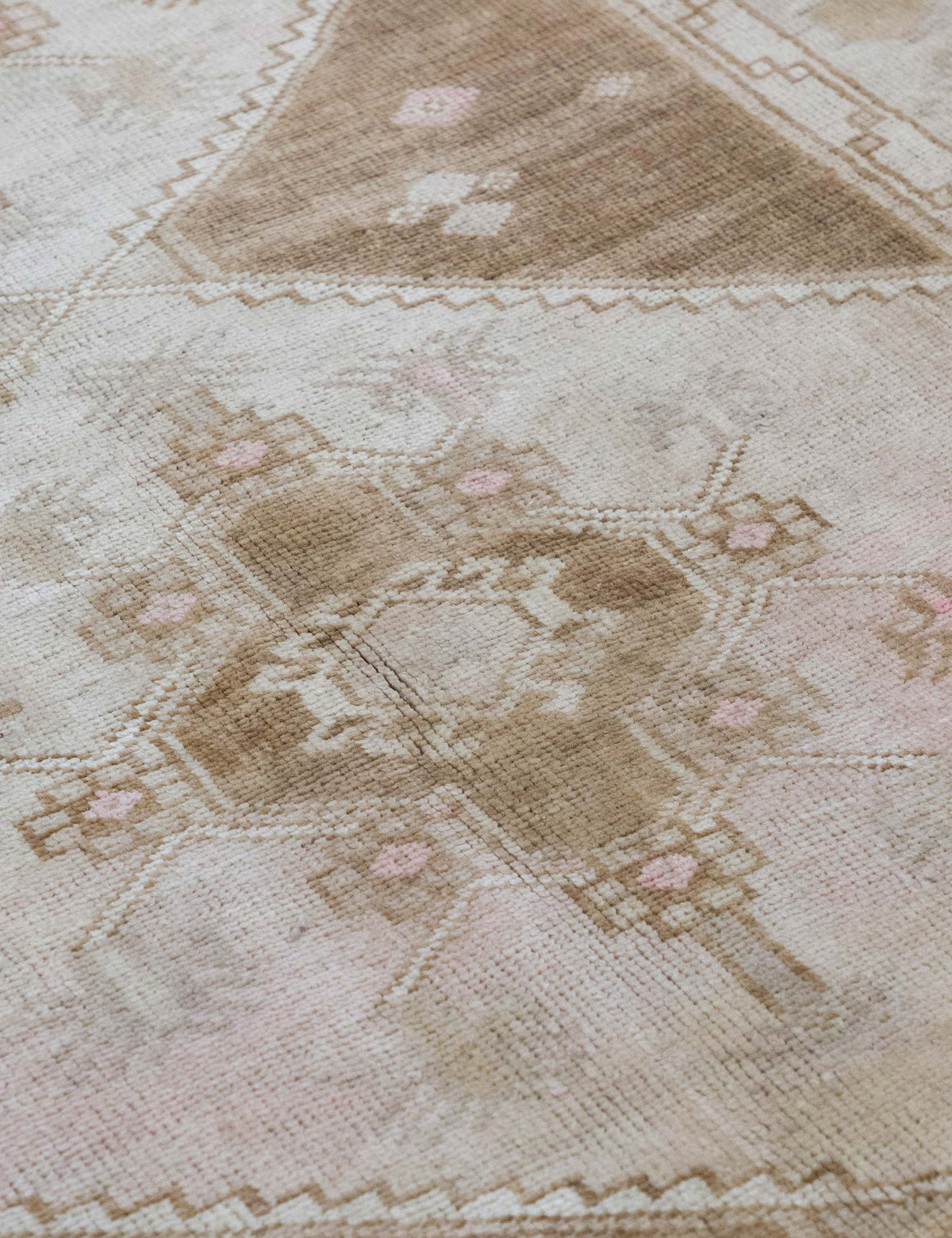 Vintage Turkish Hand-Knotted Wool Rug No. 601, 4'5" x 7'8"