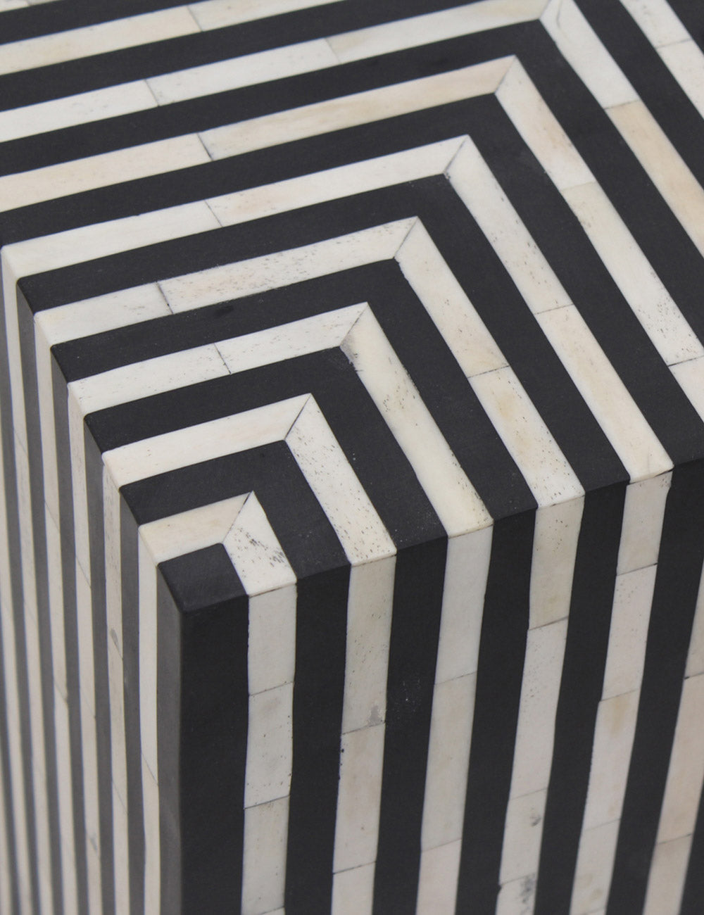 Trendyl Side Table