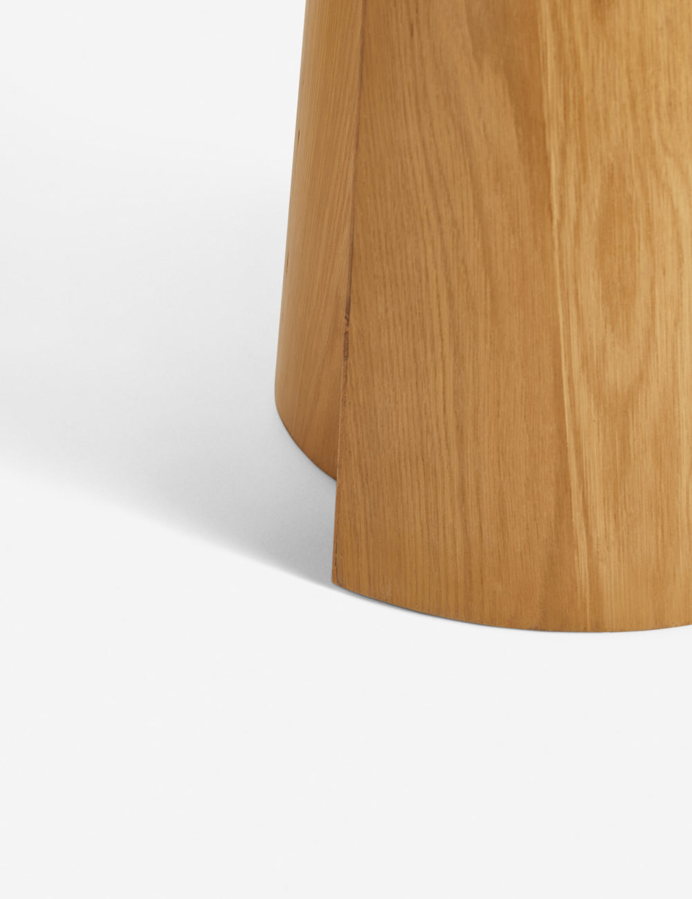 Pau Round Dining Table