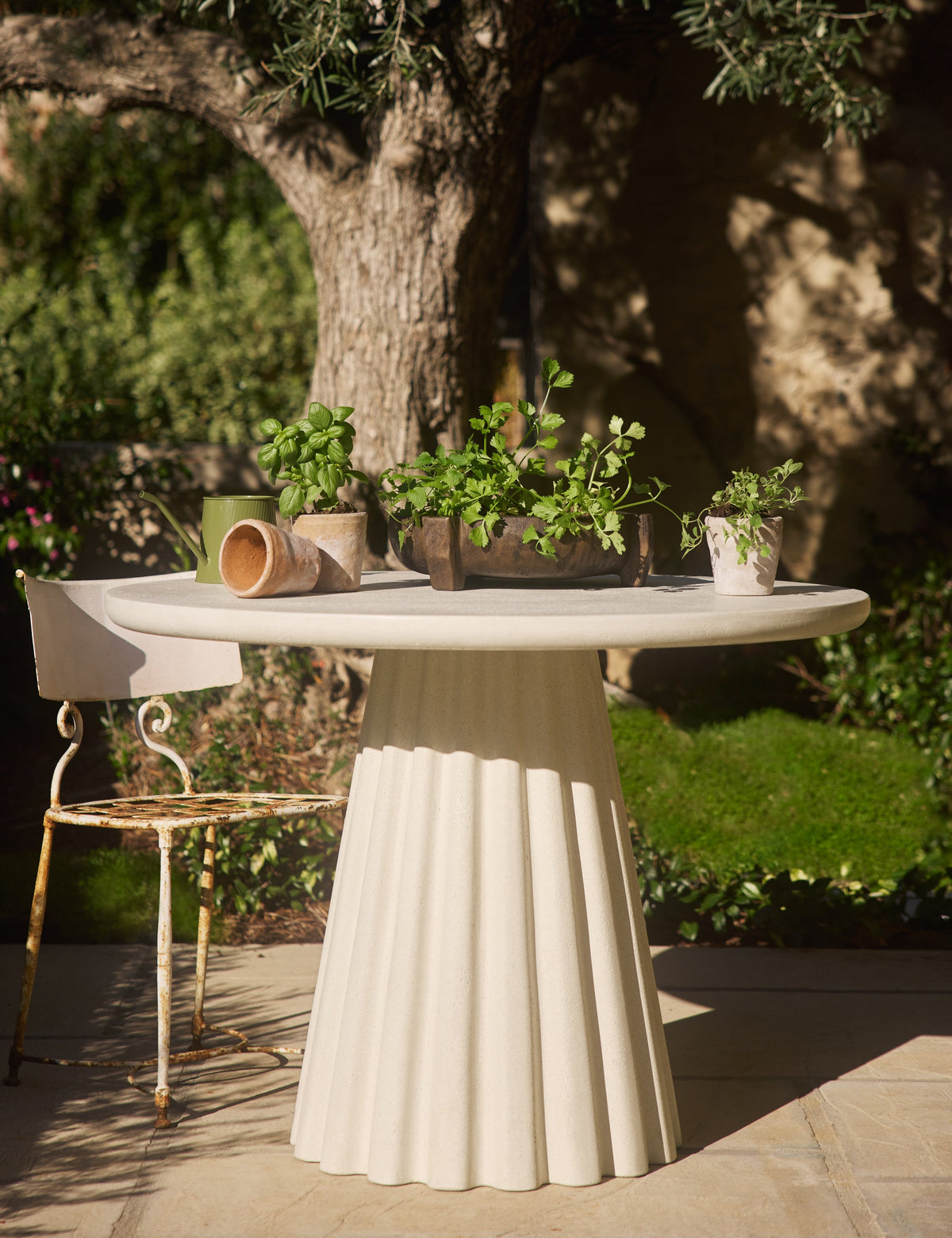 Lazenby Indoor / Outdoor Round Dining Table