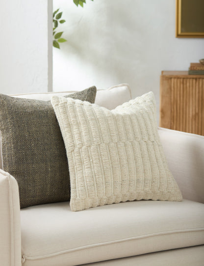 Mendia Pillow