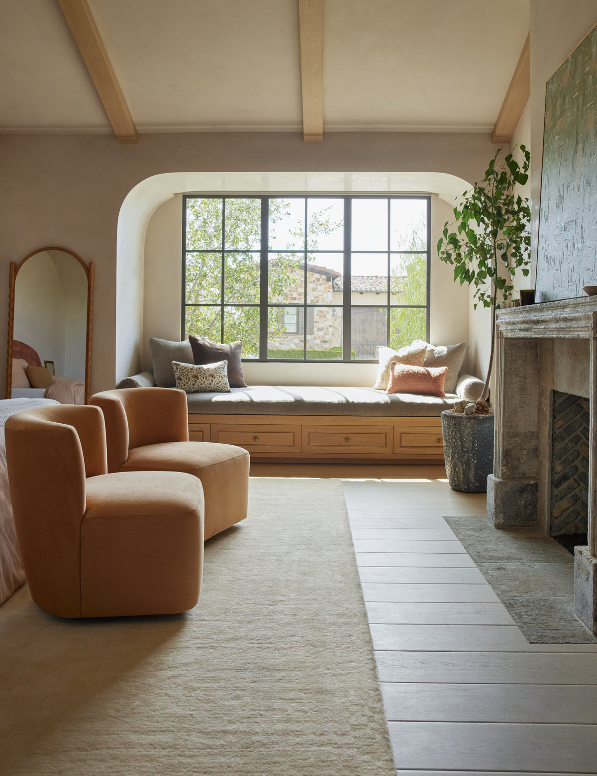 Lois Swivel Chair