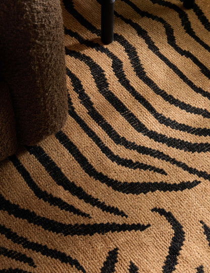 Makeda Hand-Knotted Wool Rug