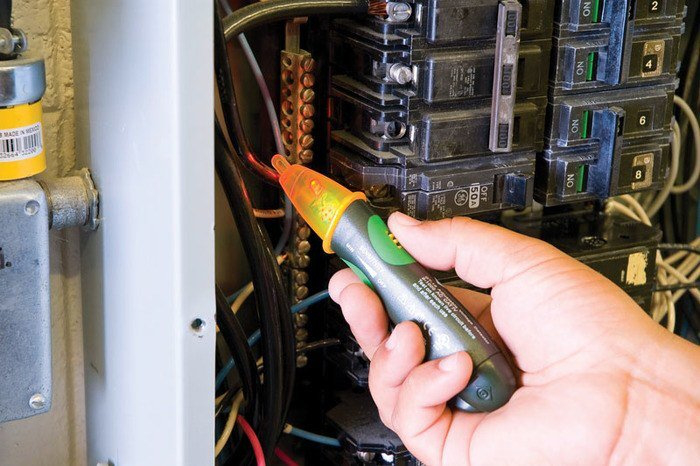 Adjustable Voltage Detector