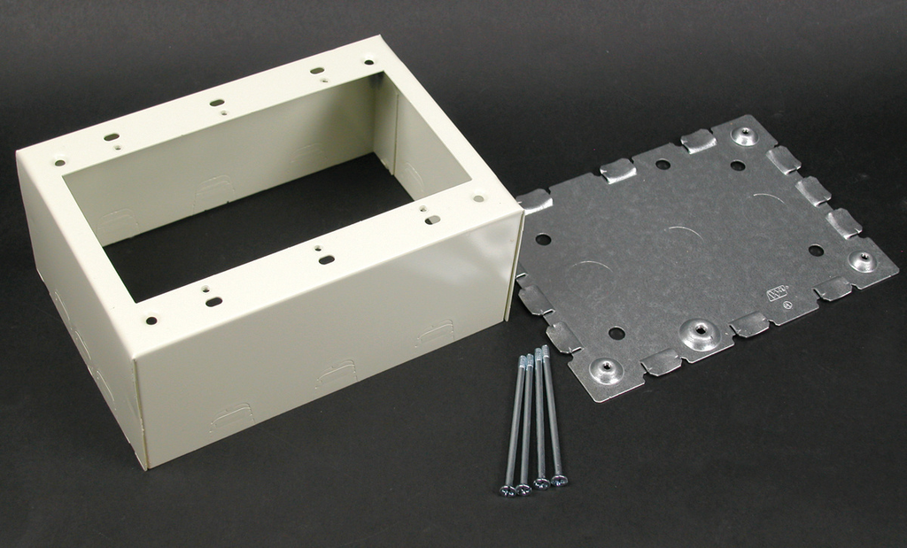 500/700 Three-Gang Deep Switch and Receptacle Box Fitting