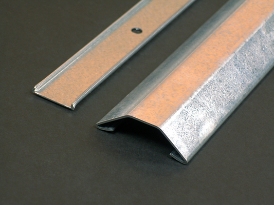 2600 Series Overfloor Raceway Base and Cover