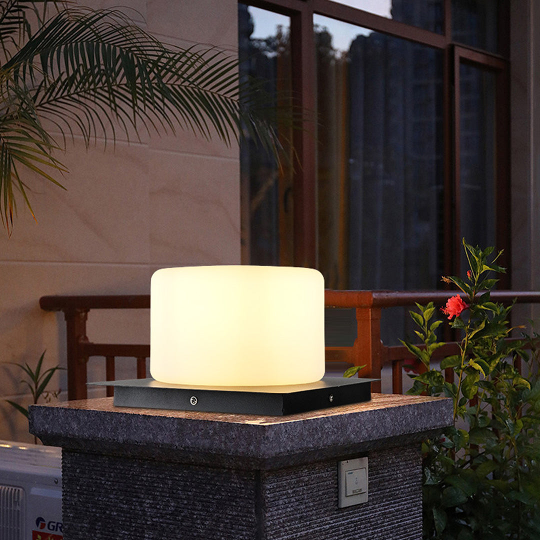 Waterproof Modern Outdoor Pillar Lights with PE Lampshade