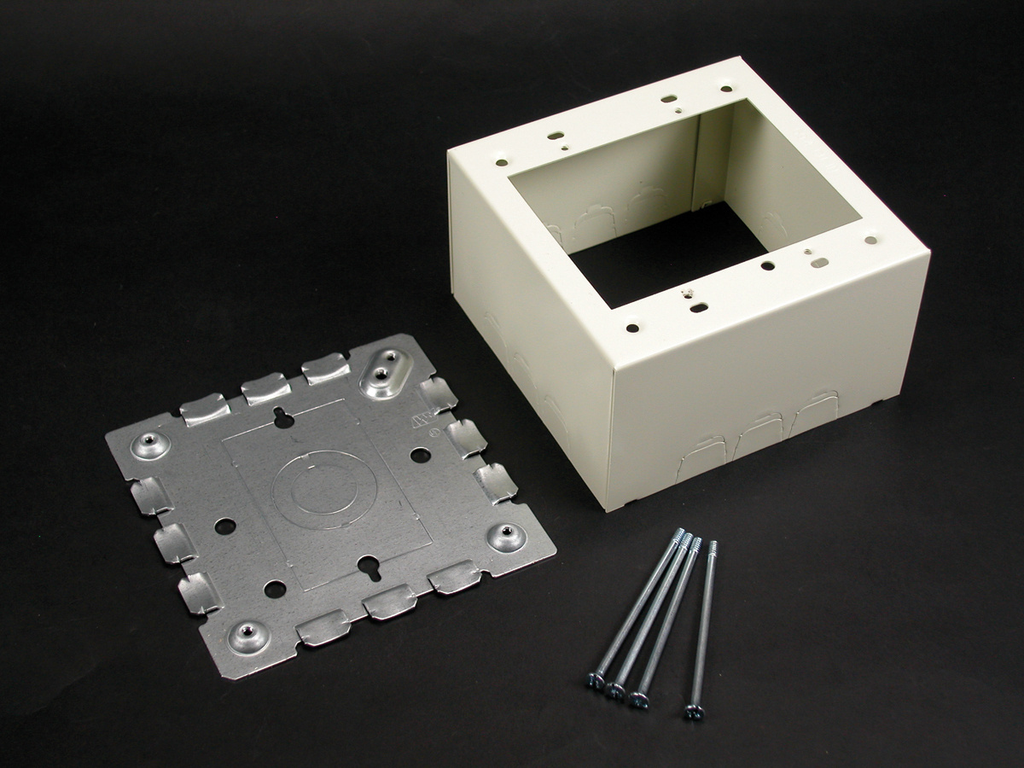 500/700 Two-Gang Deep Switch and Receptacle Box Fitting