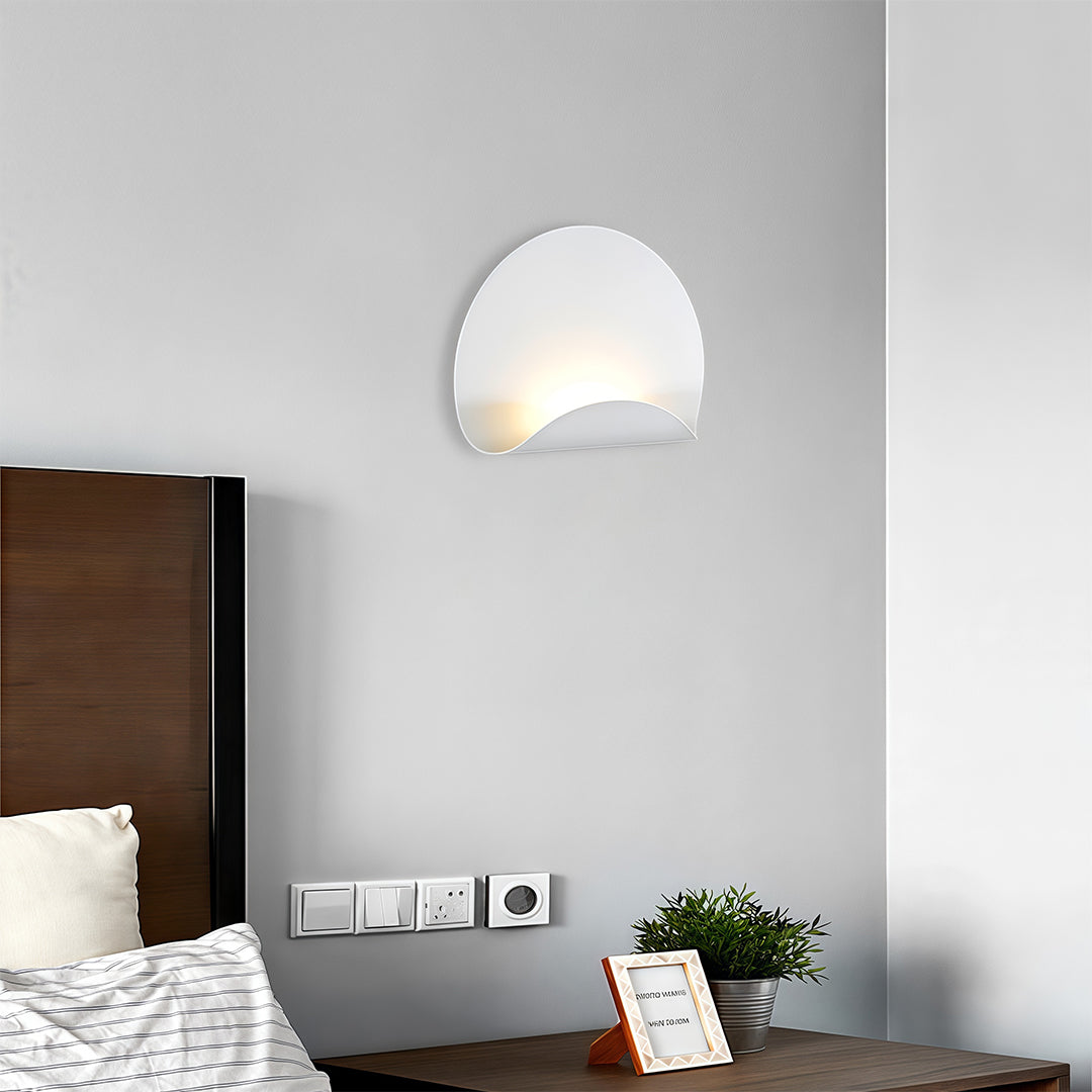 White Wall Lights Minimalist Iron Body Simple Style Creative LED Lamp