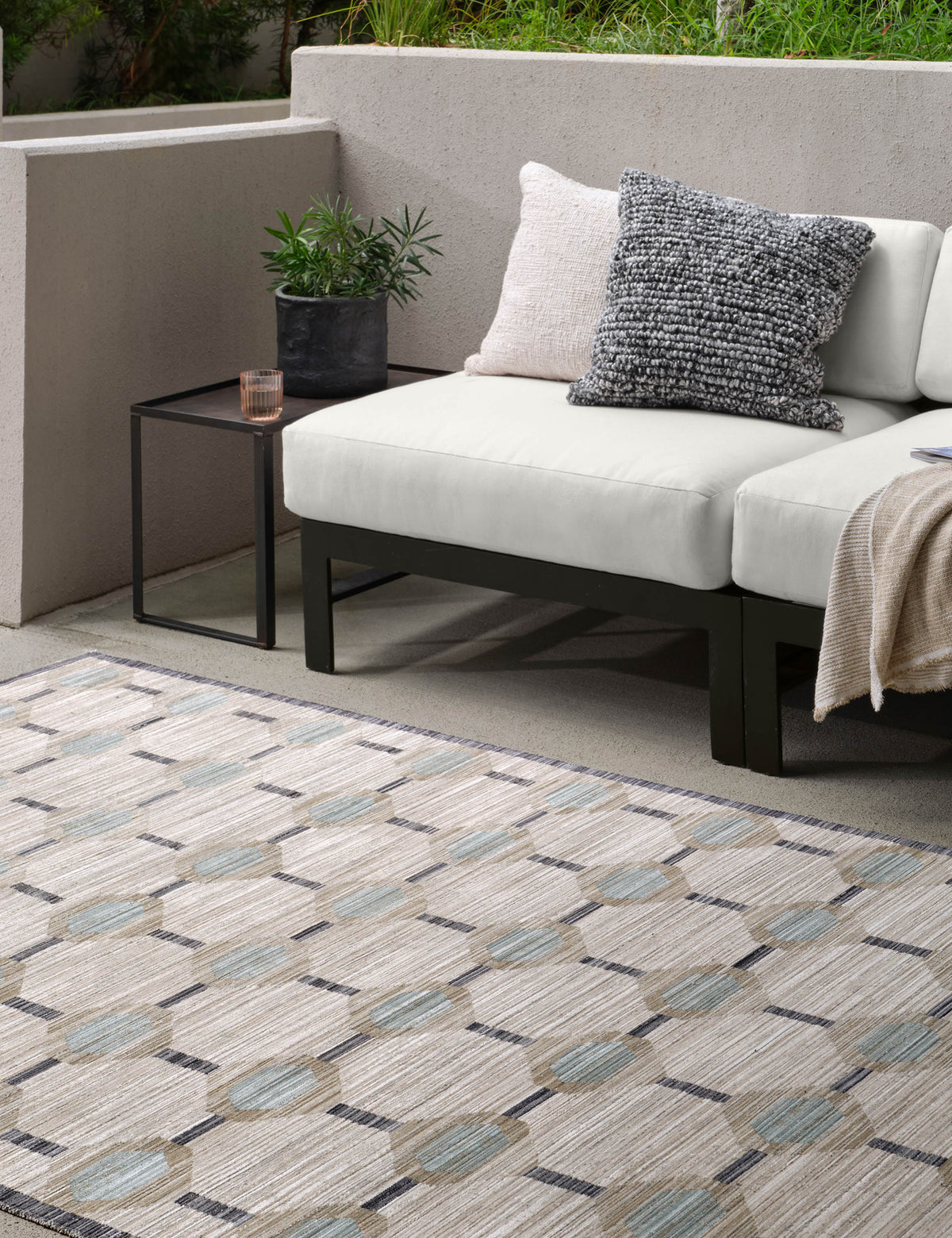 Langdon Indoor / Outdoor Rug
